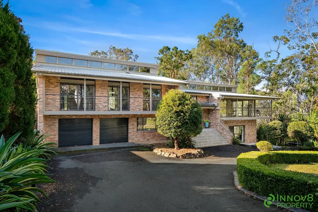 Whiteside 6ਬੈੱਡਰੂਮ A Rare Acreage Opportunity With Vastly Usable 3 Acres, Space, Size, Character & Fantastic Opportunity to Add Value!