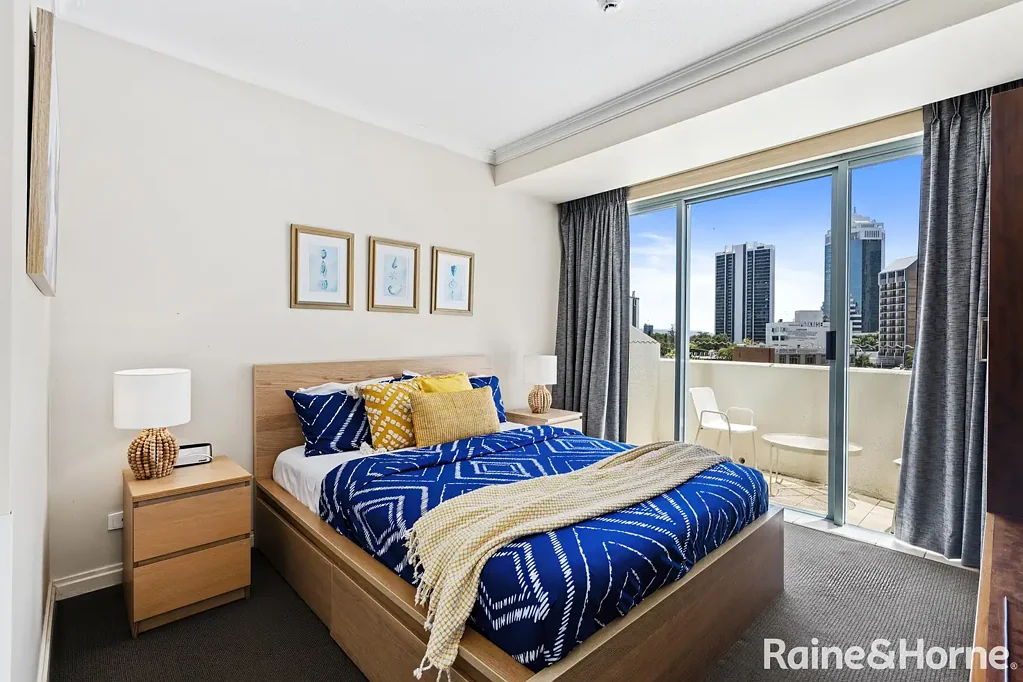 Surfers Paradise 2房  High-Yield Dual Key Investment in Legends Building - Huge Annual Returns!