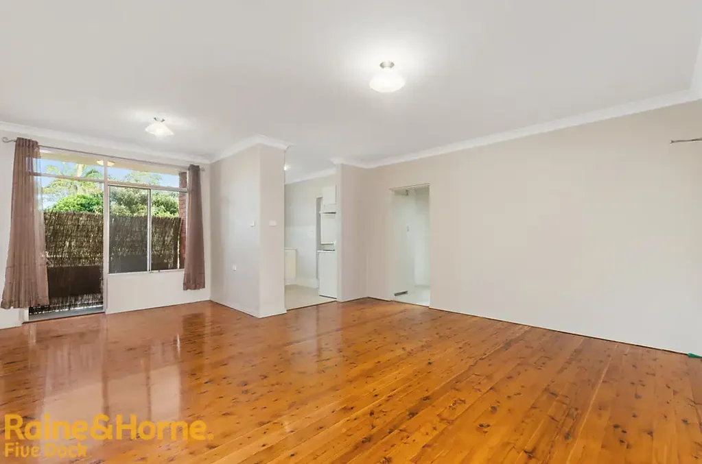 Two Bedroom Apartment - close to public transport SHORT TERM LEASE 3 MONTHS