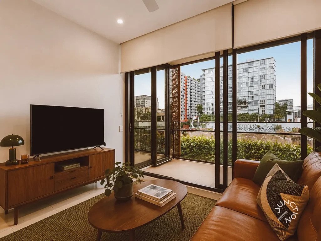 Newstead 1房 新普雷斯特德核心地 阳光满溢一居室 现代设计厨房 阔景阳台 私享空间 多元便利生活 A Lifestyle Address Within St Tropez