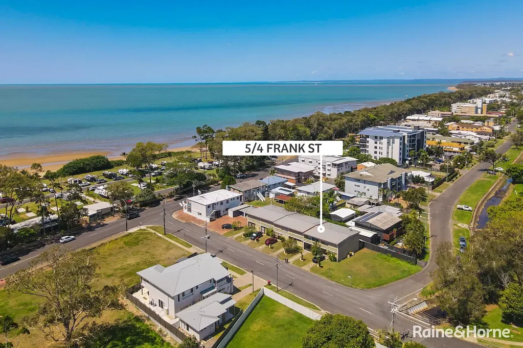 Scarness 2 Slaapkamer Coastal Retreat with Sea Views - Perfect for First-Time Buyers or Investors!