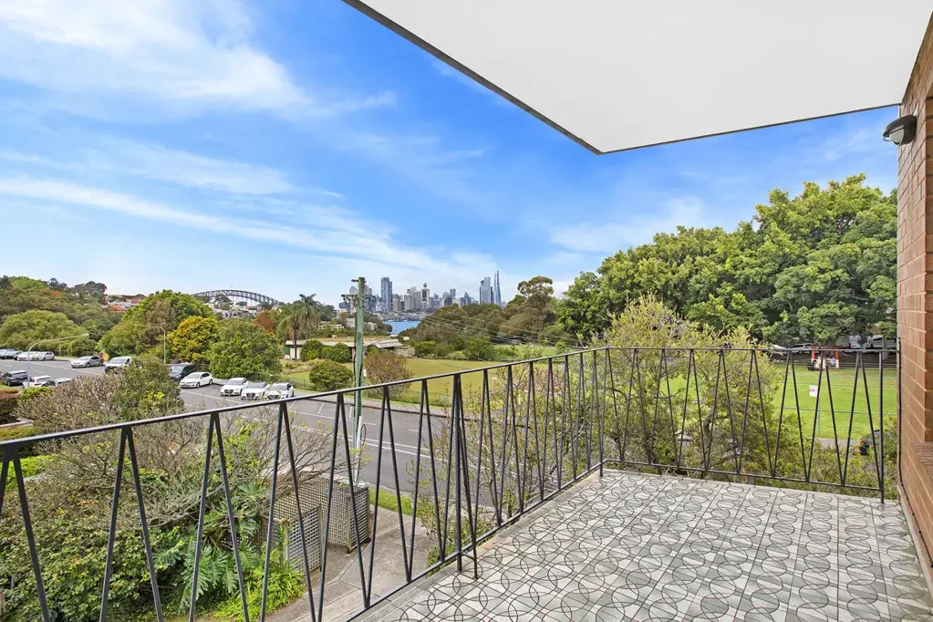 Spacious Apartment with Iconic Views