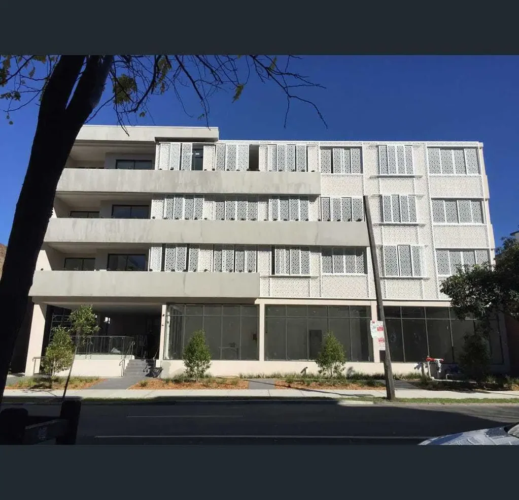 Modern One Bedroom Unit with Parking at the Heart of Alexandria