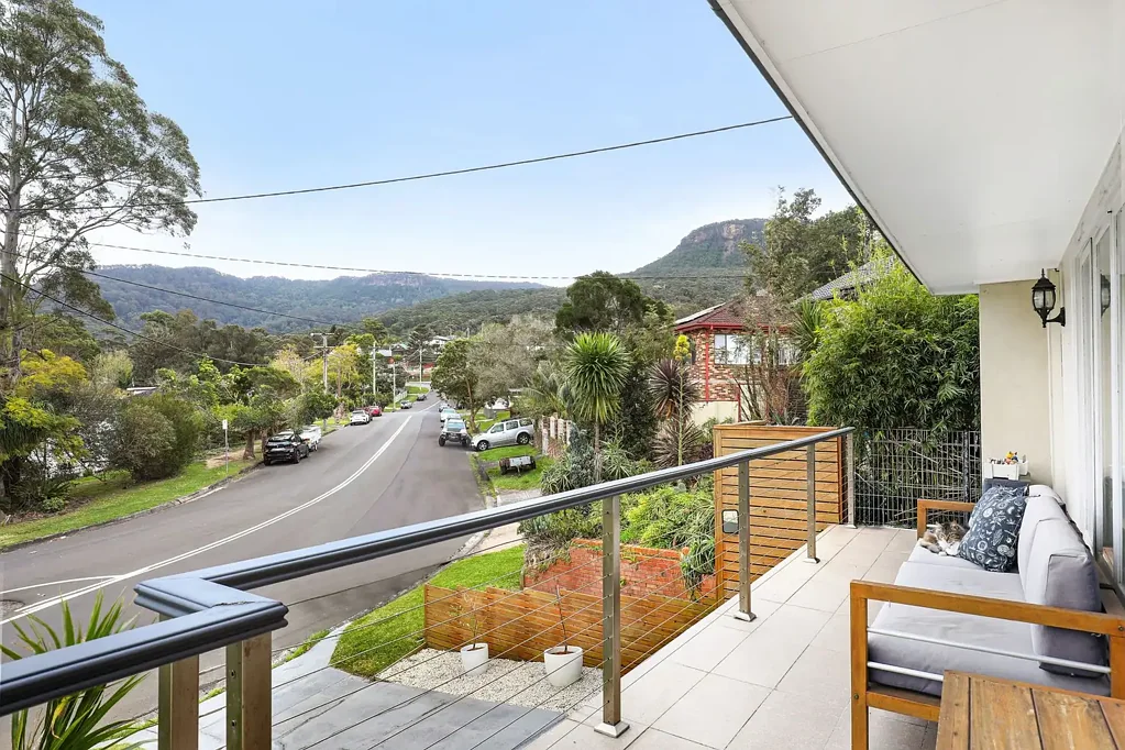 West Wollongong 5બેડરૂમ Expansive family home nestled in the foothills