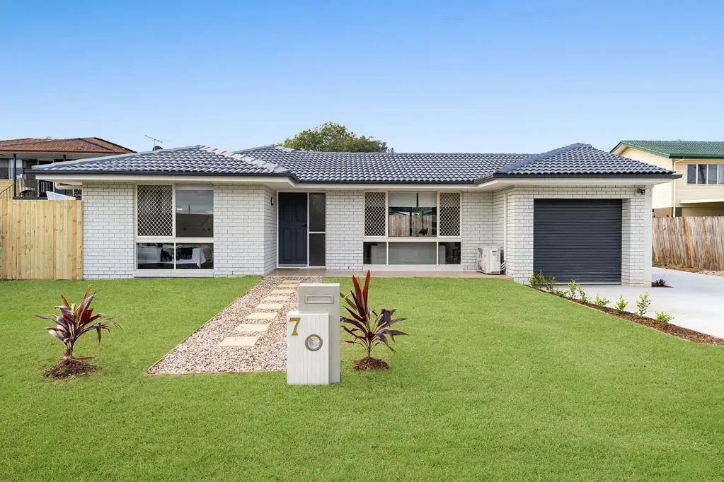 Redbank Plains 3房 全新翻新 562m²宽地块 现代厨房 新电器 开放式布局 全围栏庭院 紧邻学校公园 NEWLY RENOVATED 3 BEDROOM HOME!