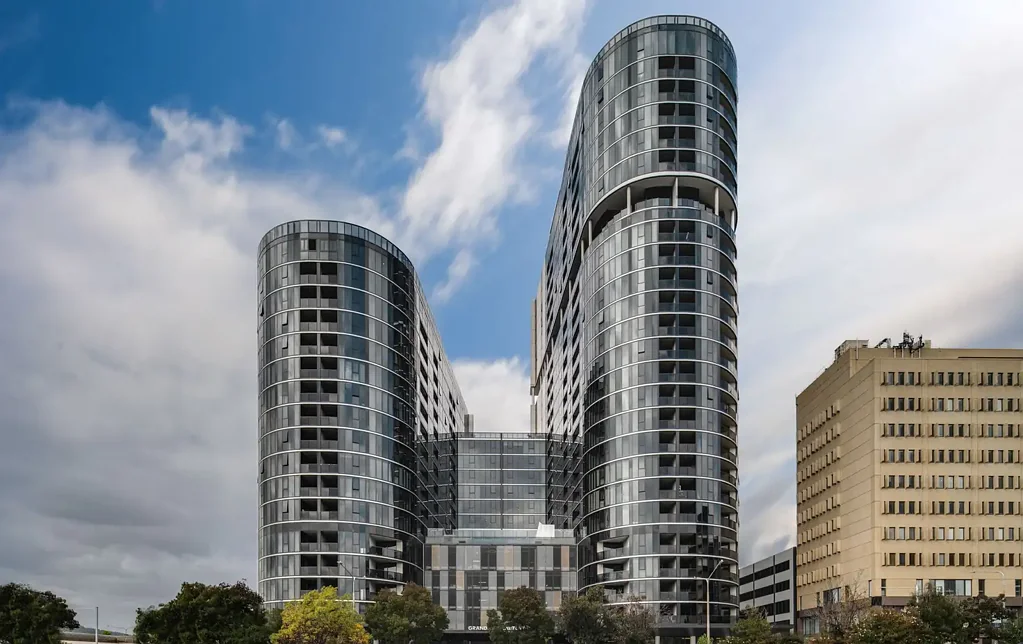 Phillip 2غرفة نوم Stylish Apartment with Resort-Style Amenities in Woden Town Centre