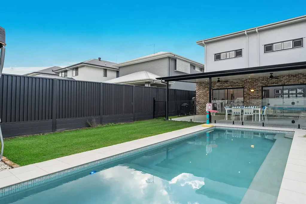 CONTEMPORARY FAMILY HOME - GUMDALE CATCHMENT