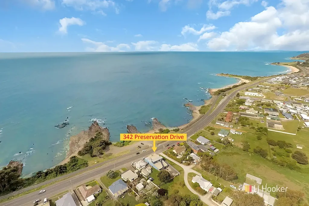 Sulphur Creek 2 Bedroom Freehold Business with Residence! “Highway Halt”
