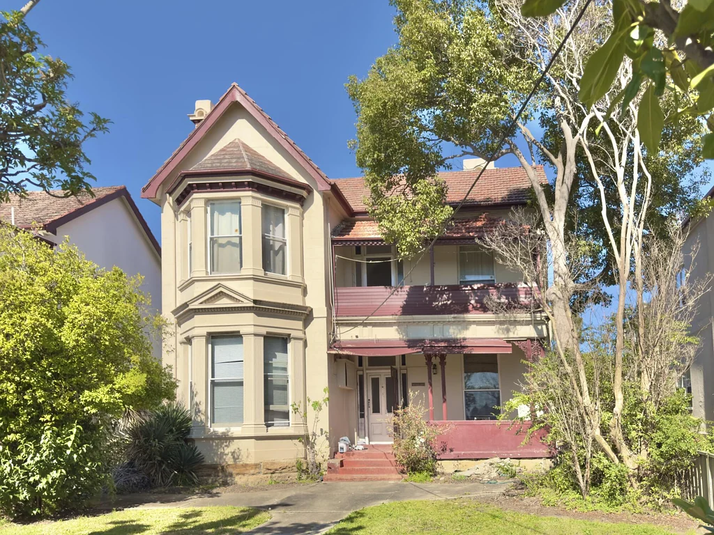 Spacious 3-Bedroom First Floor Flat with Private Balcony