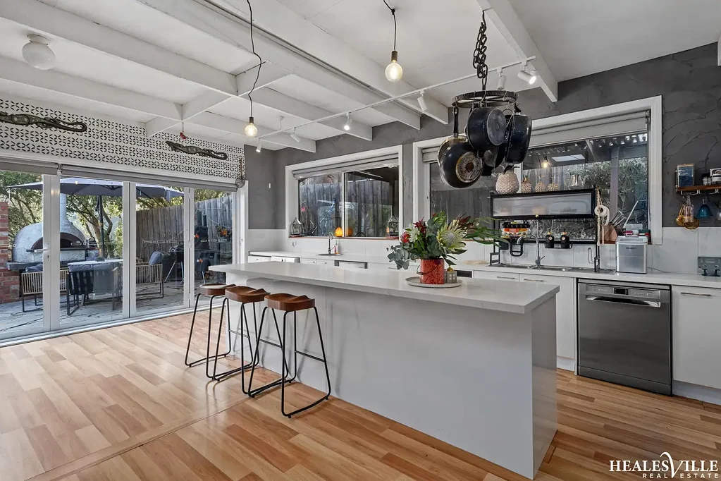 Healesville 3 Bedroom Private Setting, Central Position, Great Entertainer