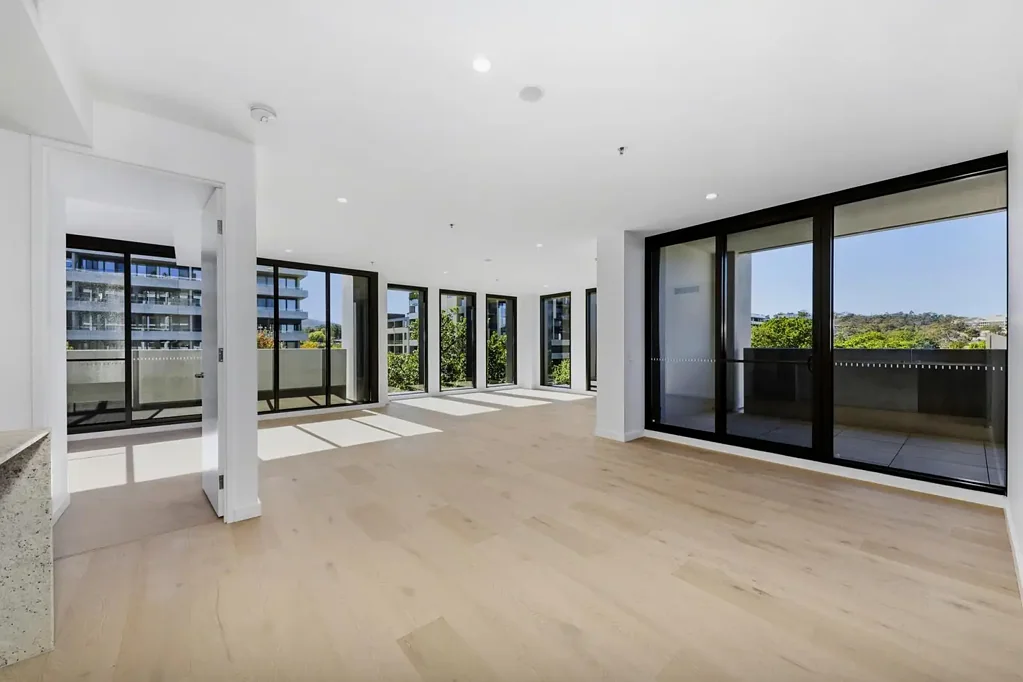 Stylish Campbell Apartment - Three Bedroom Plus Study