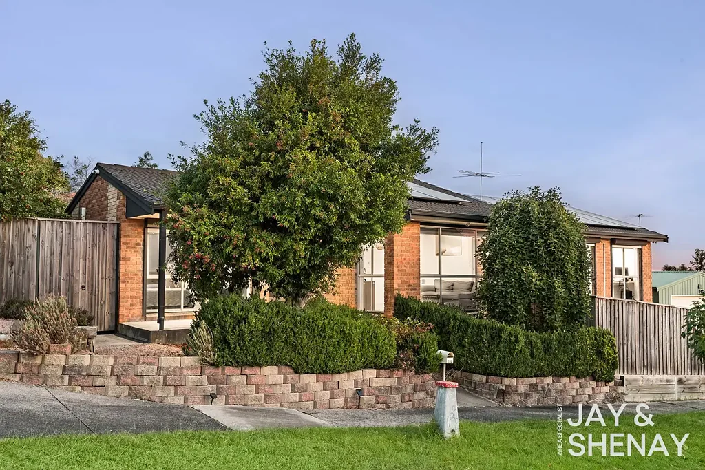 130 Gleneagles Drive, Endeavour Hills, VIC 3802