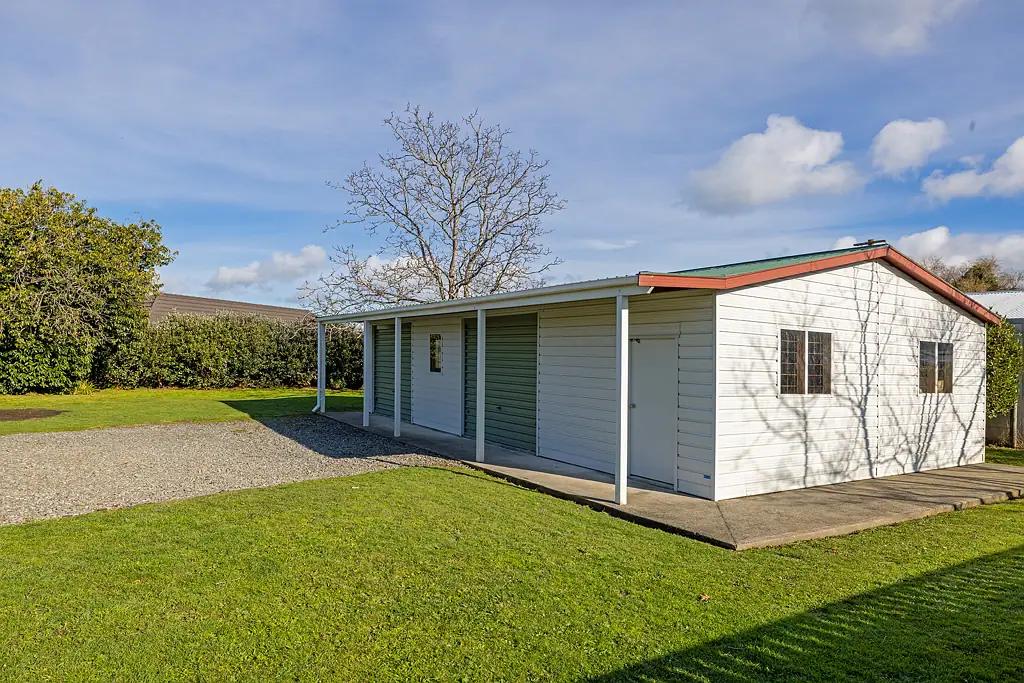 Carterton Section, Garaging and Storage