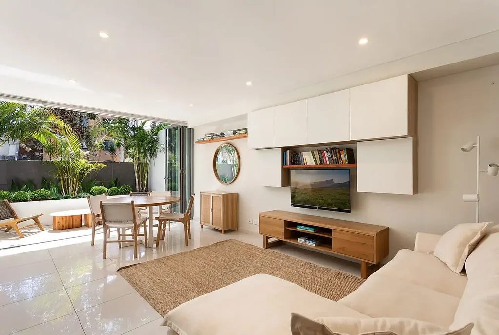 Spacious 1 Bed Courtyard Apartment Moments from Bondi Beach