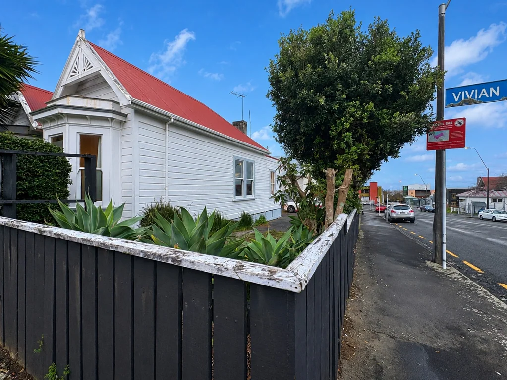 CENTRAL THREE BEDROOM HOME