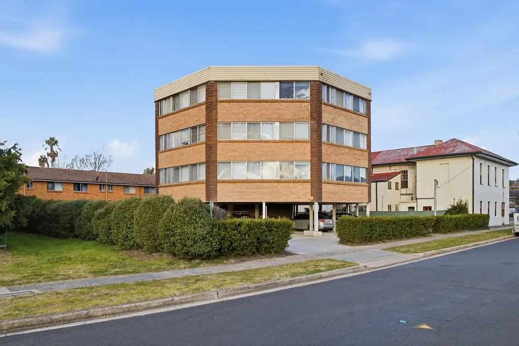 Queanbeyan East 2ਬੈੱਡਰੂਮ Iconic Location, Unbeatable Convenience!