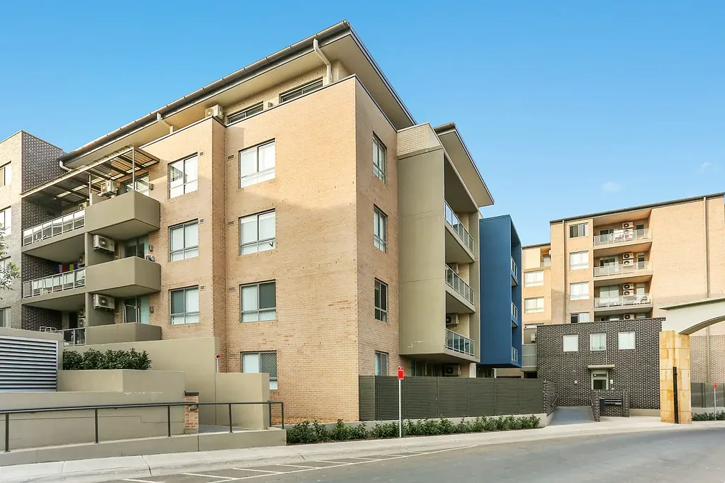 Homebush West 2બેડરૂમ Top Floor Corner Penthouse | Resort-Style Living with Huge Wraparound Balcony | Low Strata $792/qtr