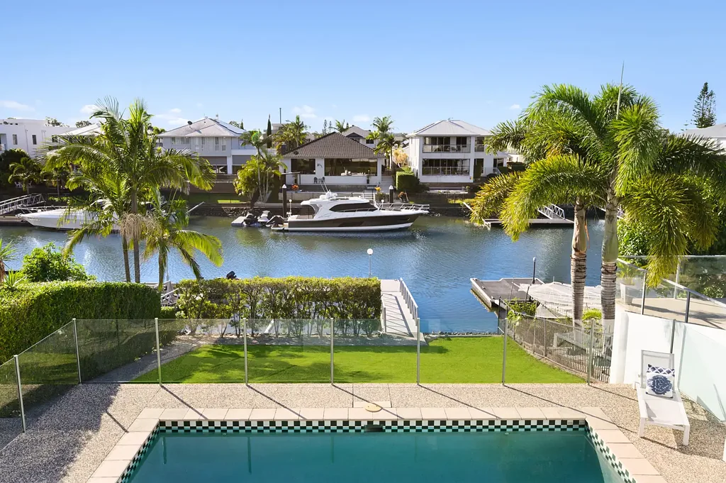 Helensvale 4બેડરૂમ North-to-Water Luxury in Prestigious River Links with Private Pontoon and Broadwater Access