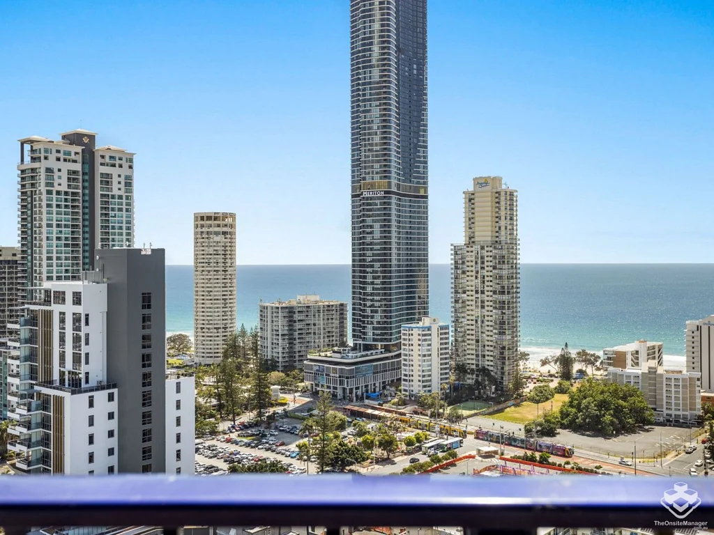 3 Bedrooms Apartment with 2.5 baths in Surfers Paradise for lease