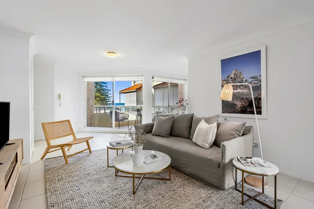 Bright and Breezy Beachfront Security Apartment with Three Balconies