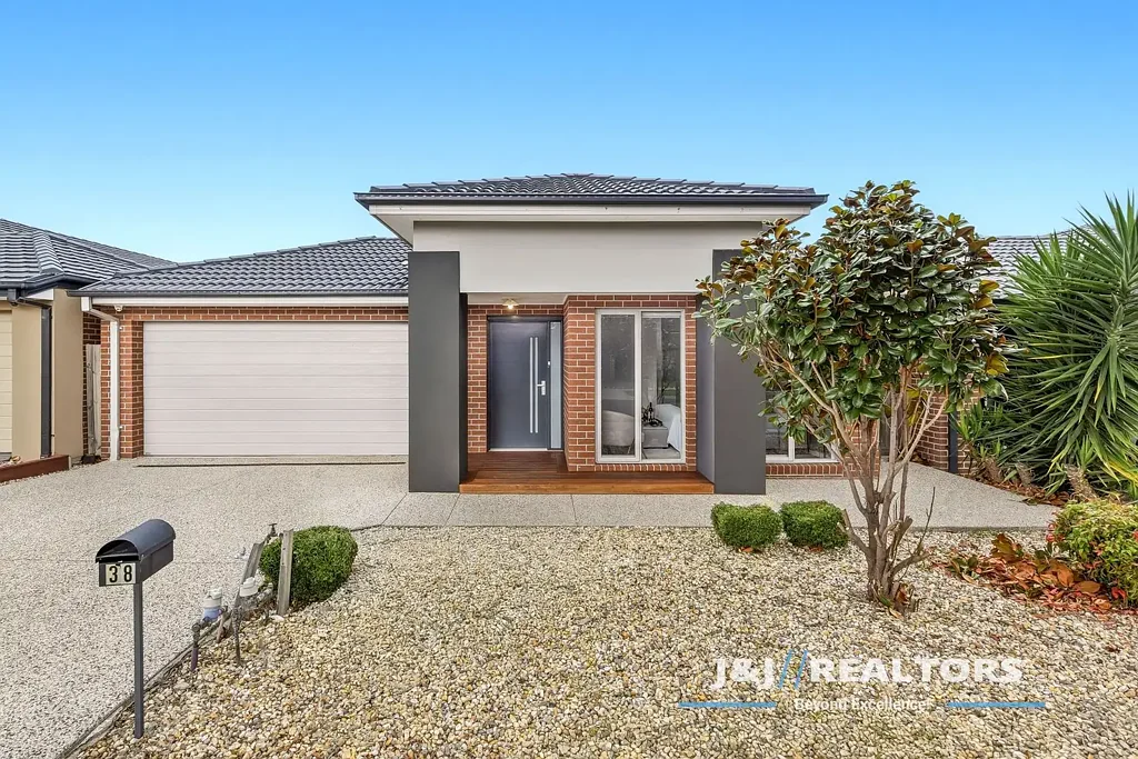 Clyde North 4 Bedroom Beauty & Elegance! Ready To Move In Clydevale Estate!