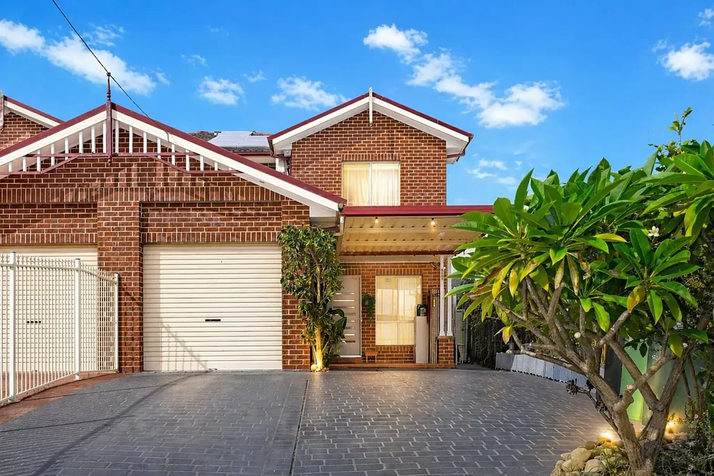 Cabramatta West 4침실 Bali Inspired Duplex with Versatility & Lifestyle Appeal