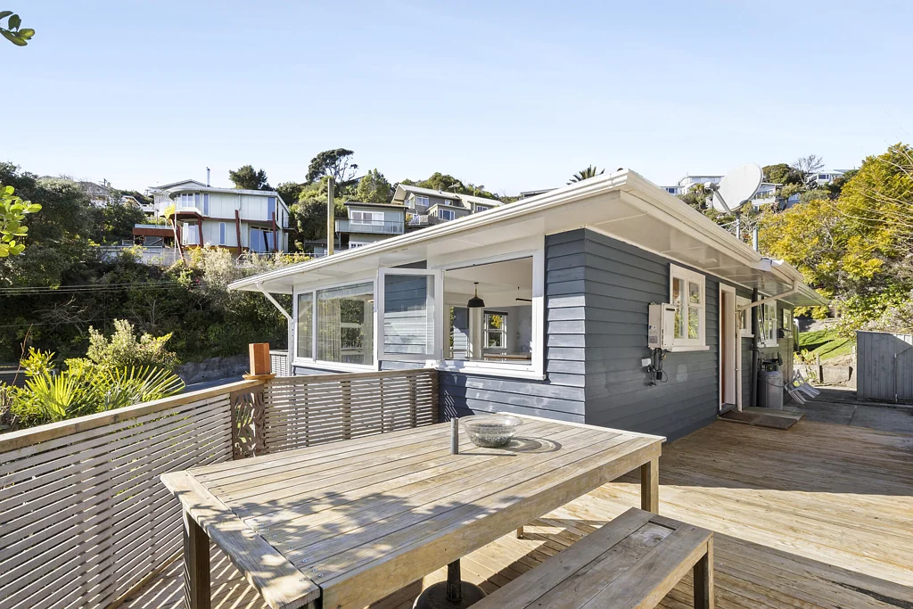 Stepneyville 2 Bedroom Easy Living and Sea Views