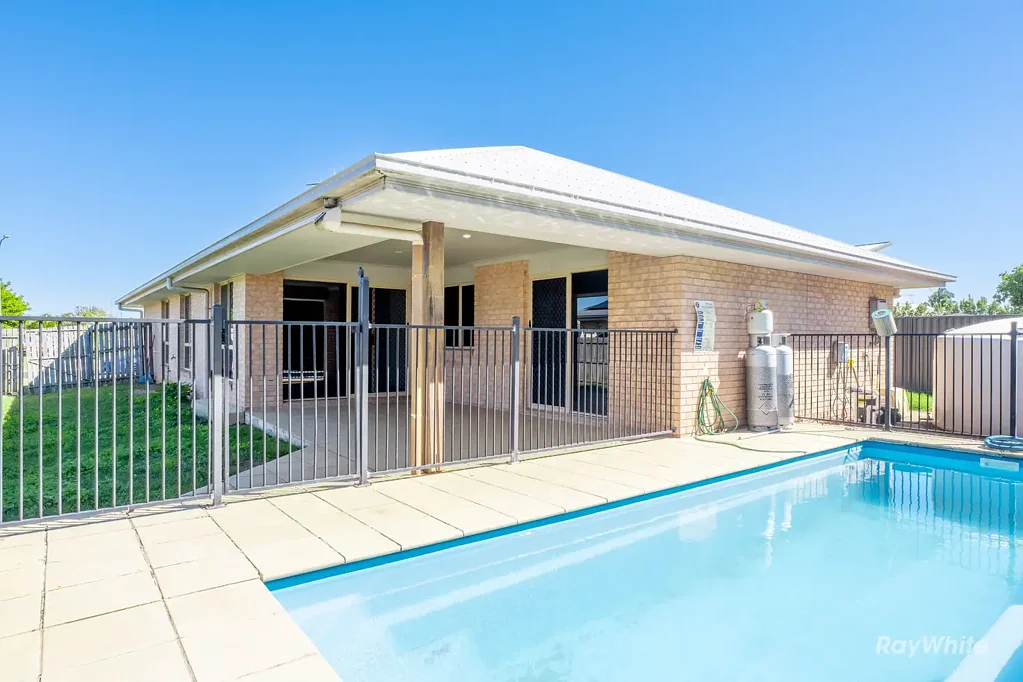 Bargara 4房  Discover the Charm of Coastal Living at 108 Fairway Drive, Bargara