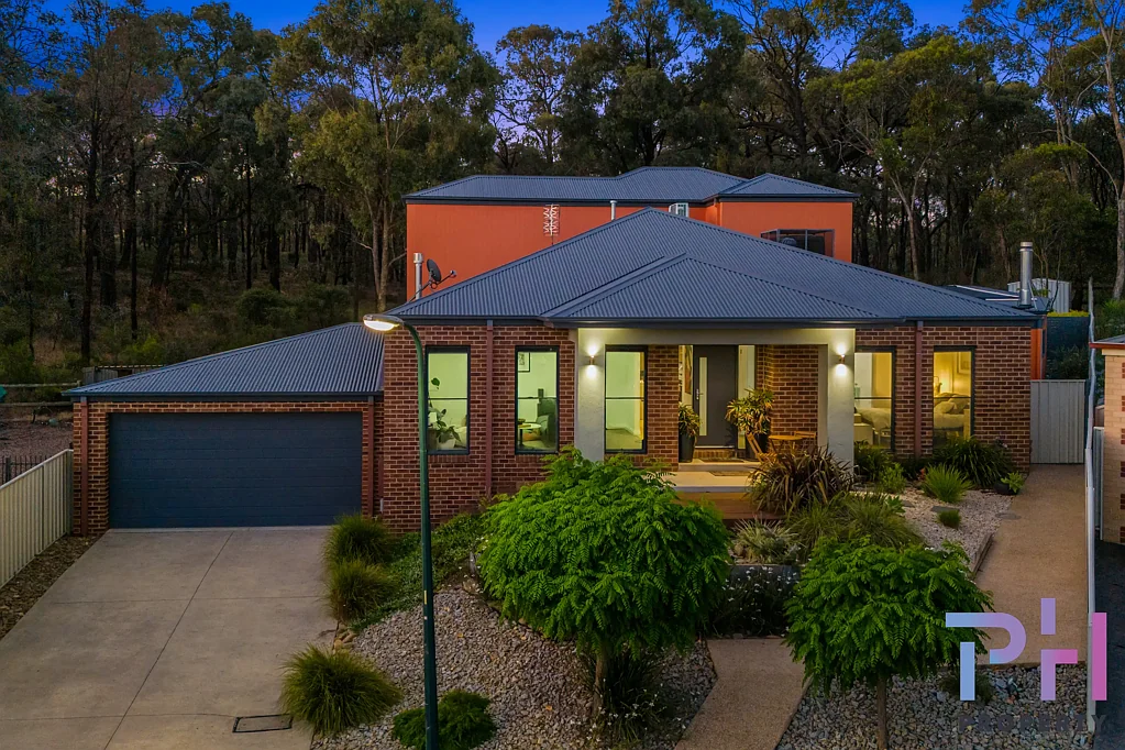 Eaglehawk 5ਬੈੱਡਰੂਮ SUBSTANTIAL FAMILY HOME WITH BUSHLAND OUTLOOK!