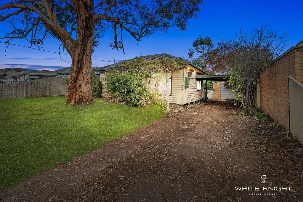 St Albans 4Moenga Growth Zone Opportunity 400m to Keilor Plains Station