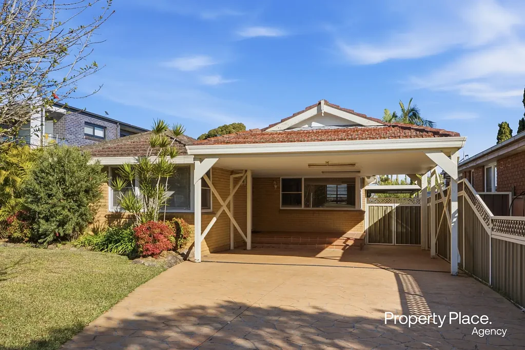 Spacious Family Home in a Peaceful Picnic Point Location