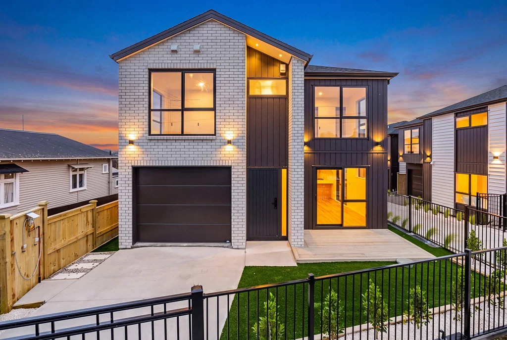Papatoetoe 4房  Standalone  Road Frontage  Gated Family Home