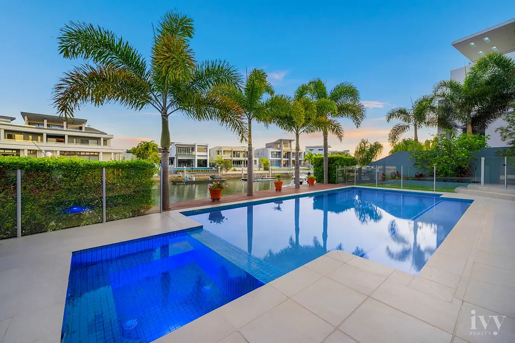 26 Knightsbridge Parade West, Paradise Point, QLD 4216