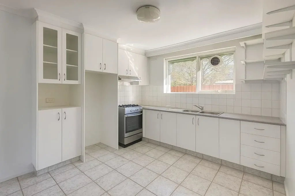 Bright, Freshly Painted Apartment in prime McKinnon School Zone | FLARE REAL ESTATE