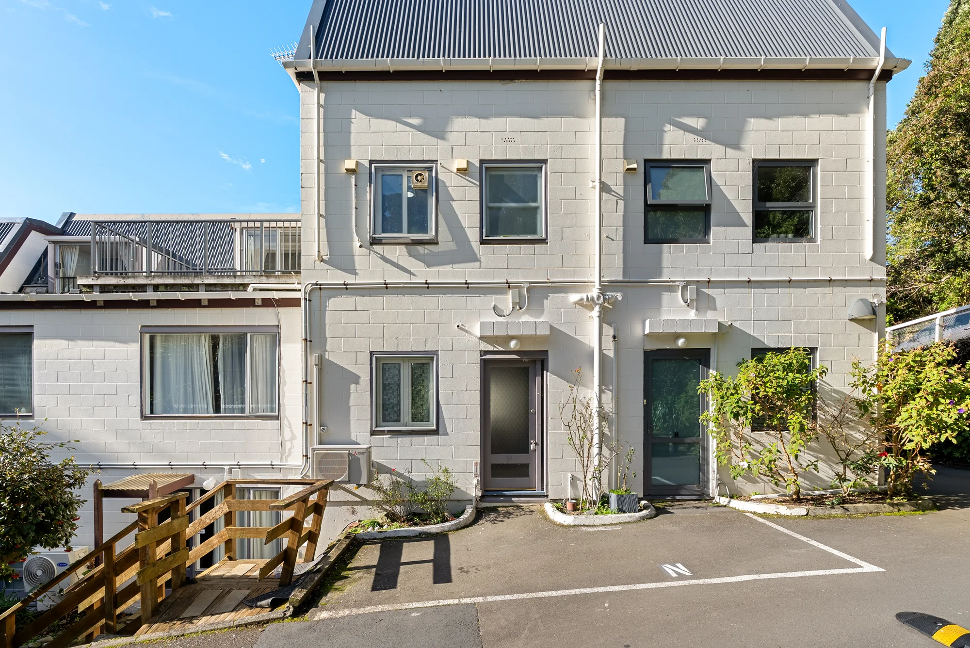 Mount Cook 3 Bedroom SUNNY CITY & HARBOUR VIEWS + CARPARK!