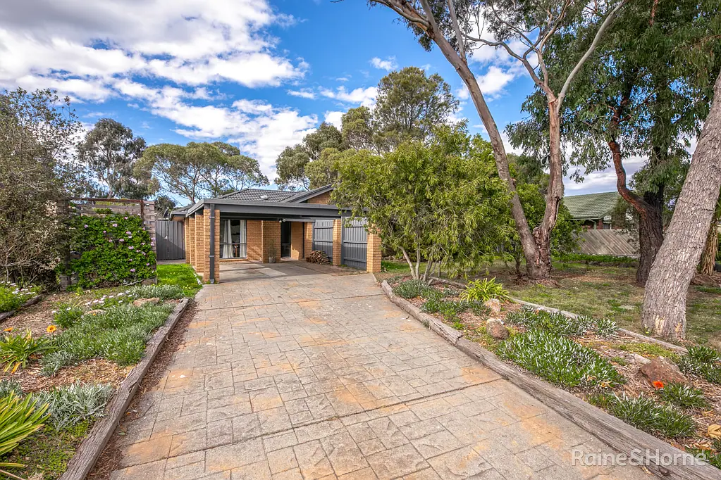 19 Gleneagles Drive, Sunbury, VIC 3429