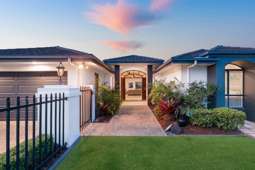 37 Ferrymans Court, Helensvale