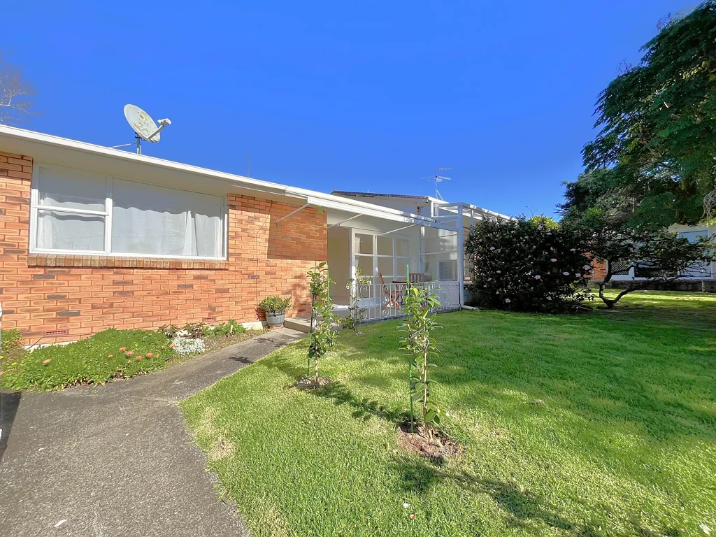 Panmure 2房  Spacious, Sunny & Solid - Golden Triangle Location