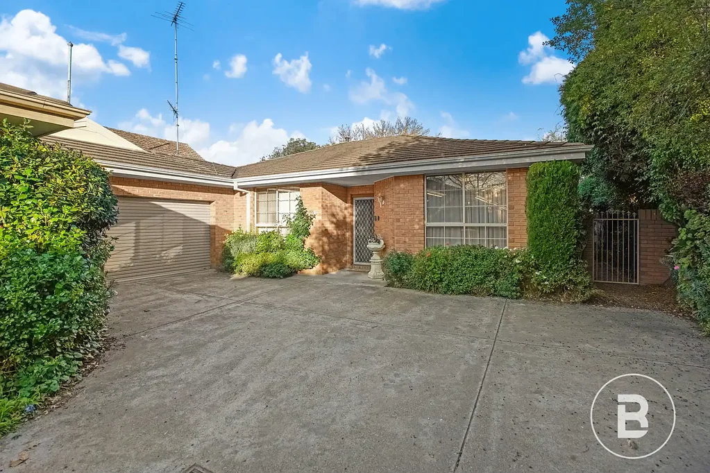 Lake Wendouree 3Moenga THREE BEDROOM TOWNHOUSE ON LAKE EDGE