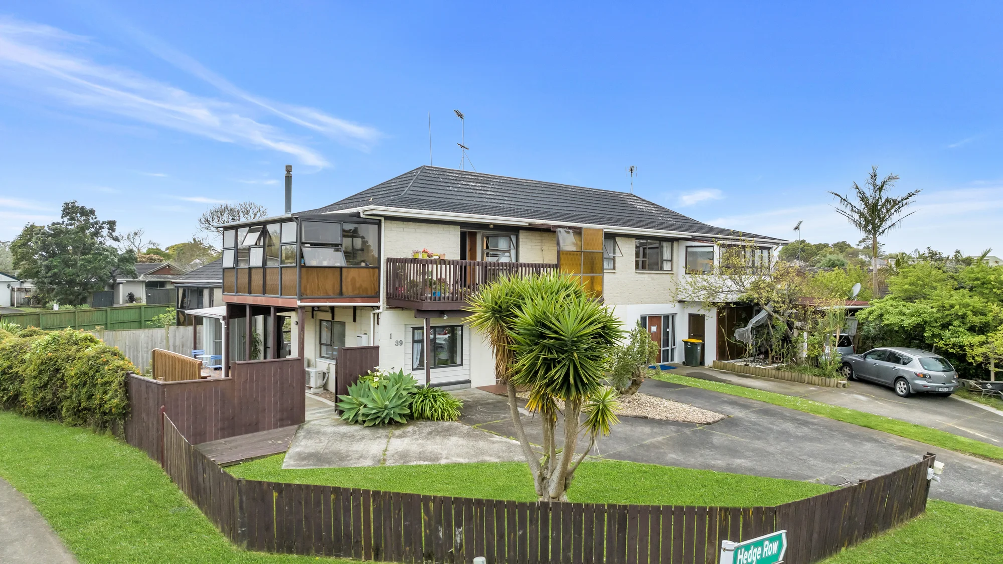 Sunnyhills 5Habitaciones Legal Home & Income - Price Dropped!