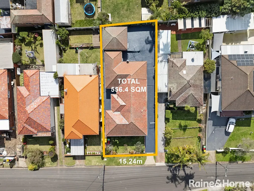 Kingsgrove 4બેડરૂમ Solid Double Brick Family Home on Expansive Block with Wide 15.24m Frontage.