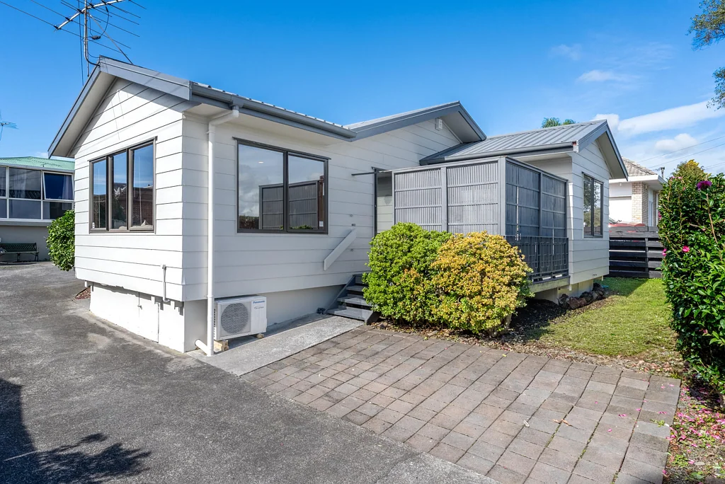 Bucklands Beach 2部屋 Must Be Sold - Prime Macleans Location