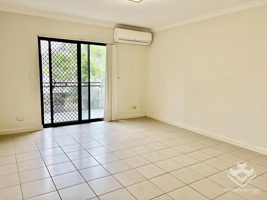 Convenient East Brisbane Living - 1-Bedroom Apartment