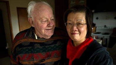 棒打鸳鸯：新西兰丧偶老人和华人女子跨国网恋修成正果，却遭移民局拒签，即将被遣返