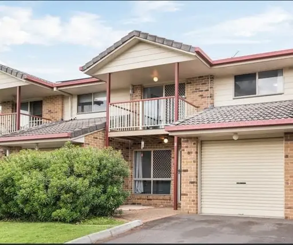 Calamvale 3房  Fantastic Modern Home In Resort Like Complex With View Of Swimming Pool