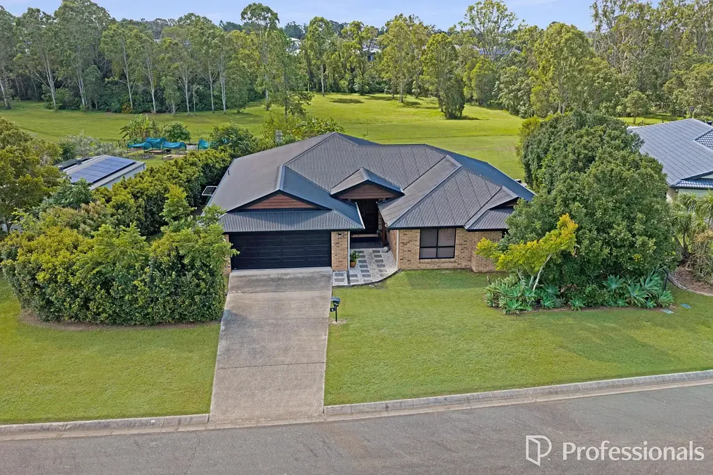 5 David Court, Southside, QLD 4570
