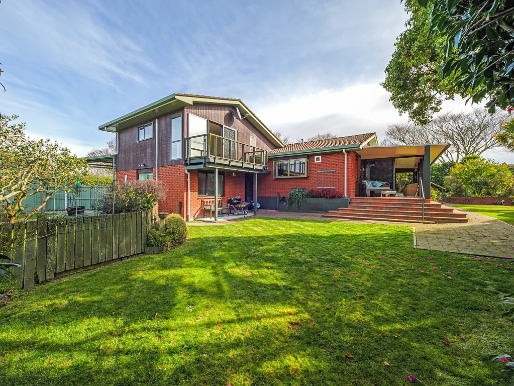 Hokowhitu 3Moenga Parkside living on a quarter acre section