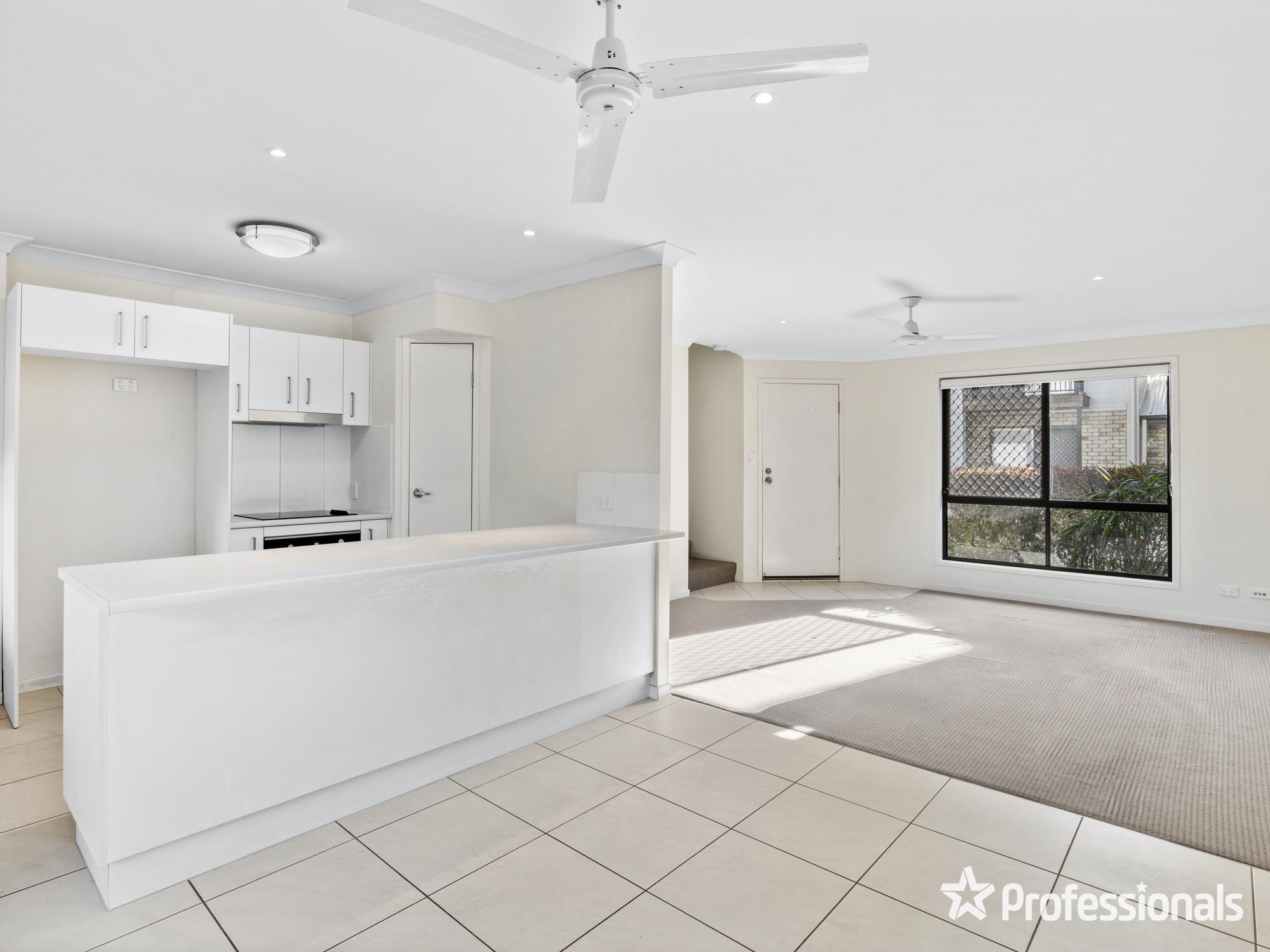 UNIT 8 78-80 RIVER HILLS RD, EAGLEBY QLD 4207, 0 chambres, 0 salles de bain, Townhouse