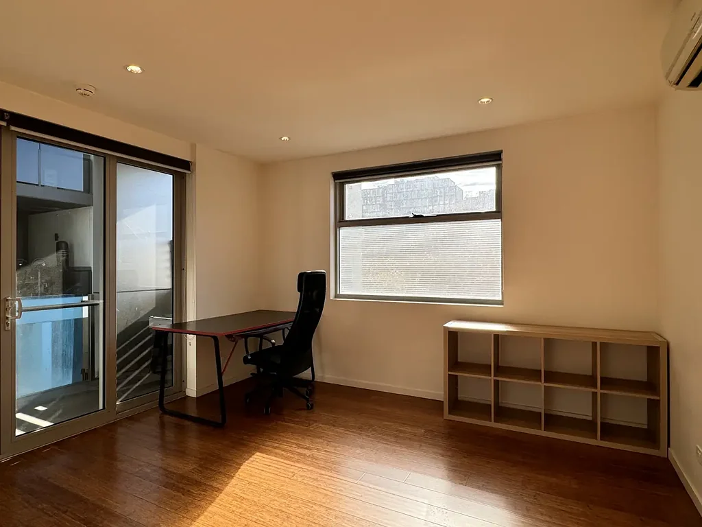 Furnished 1 bed apartment in Premier Location - Close to RMIT and Melbourne Uni