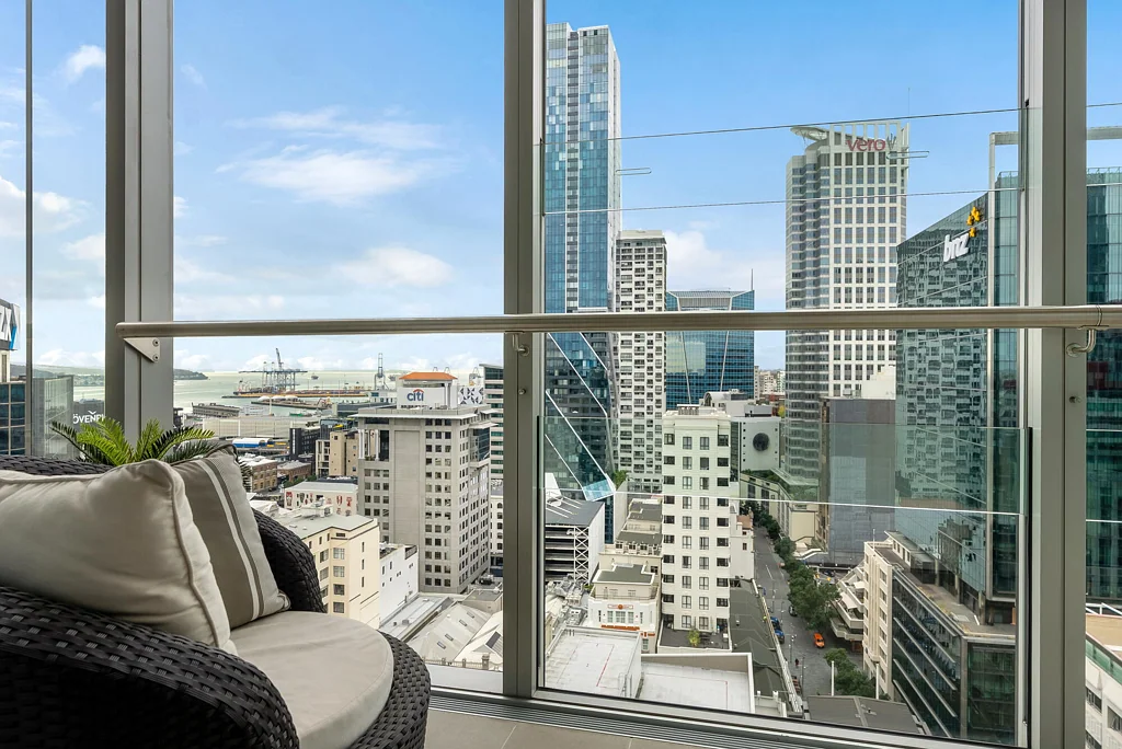 Auckland Central 2部屋 Sky High Living vs Ground Level Regret